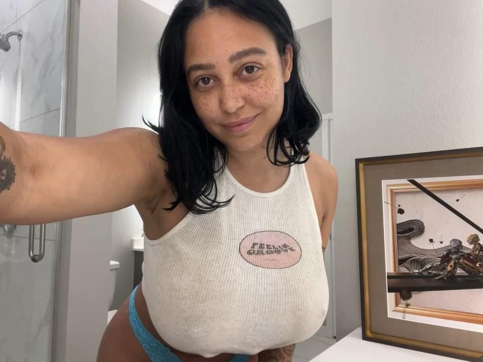 Emily Cheree Nude See-Through Onlyfans Video Leaked