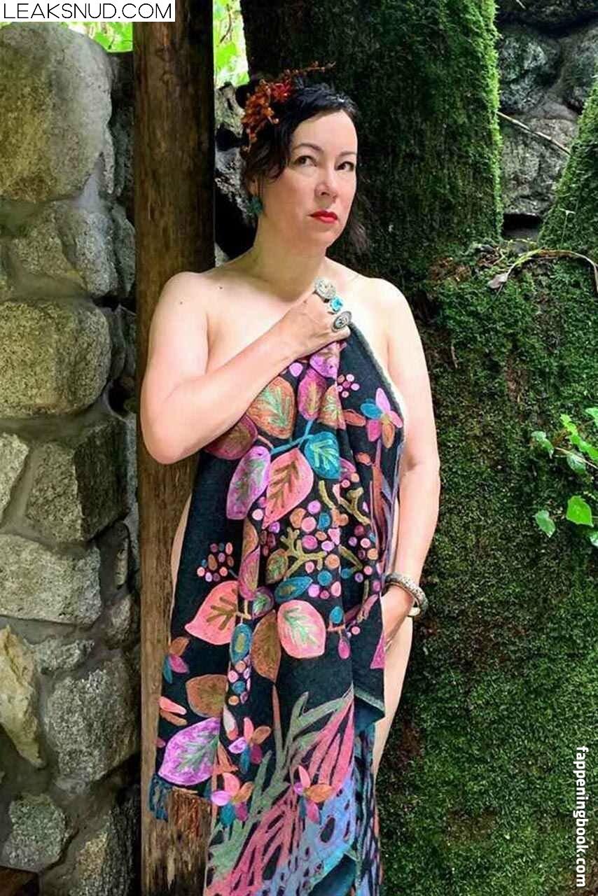 Jennifer Tilly Leaks Photos Nude Onlyfans - EroMe